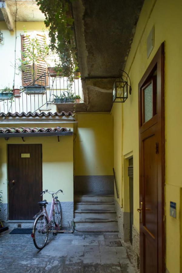 Canal View Historical Apartment Mailand